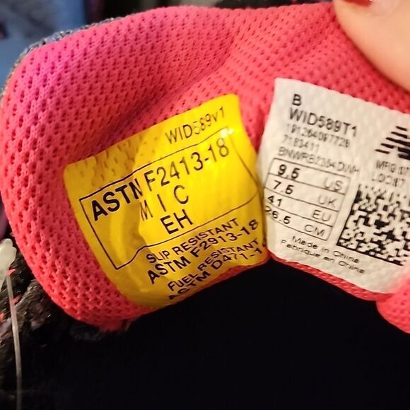 New Balance comp toe slip resistant size 9.5 tried on once - Picture 5 of 8